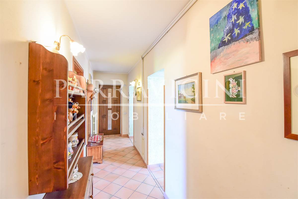 Ampio trilocale in corte con balcone senza spese
