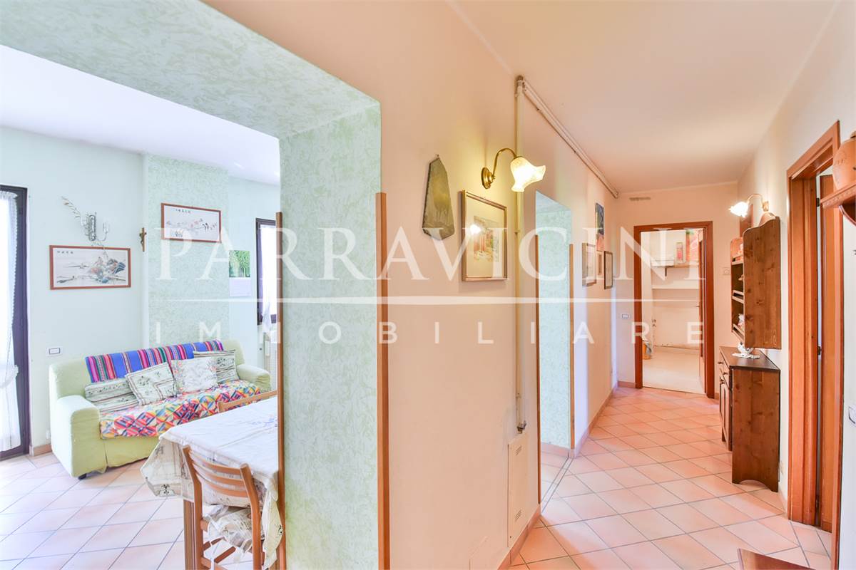 Ampio trilocale in corte con balcone senza spese