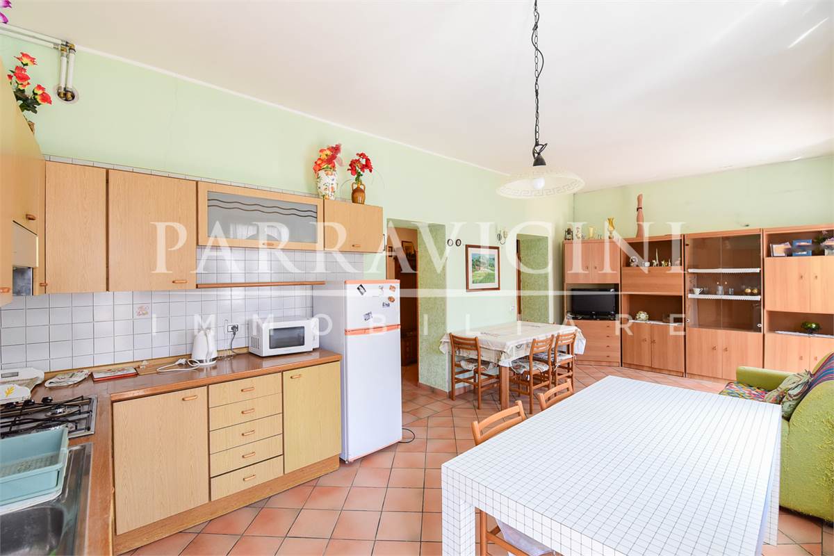 Ampio trilocale in corte con balcone senza spese