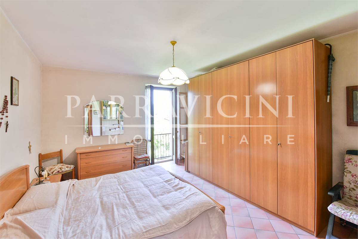 Ampio trilocale in corte con balcone senza spese
