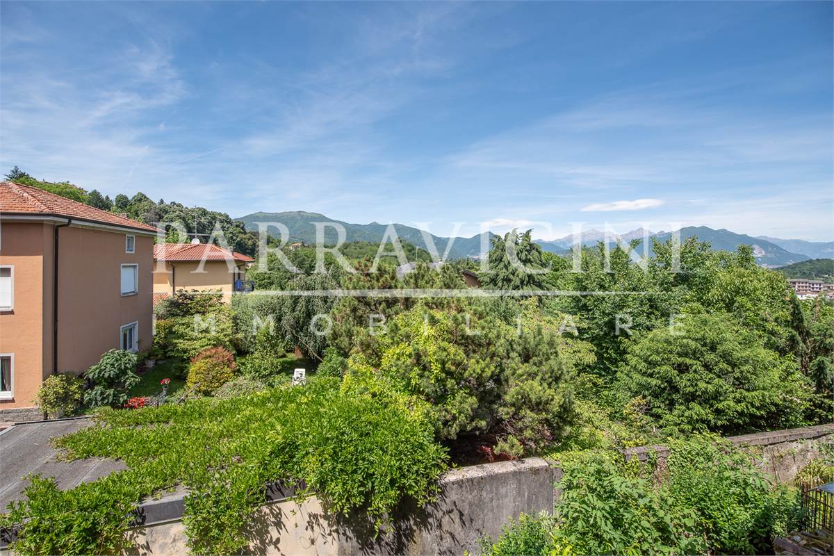 Ampio trilocale in corte con balcone senza spese
