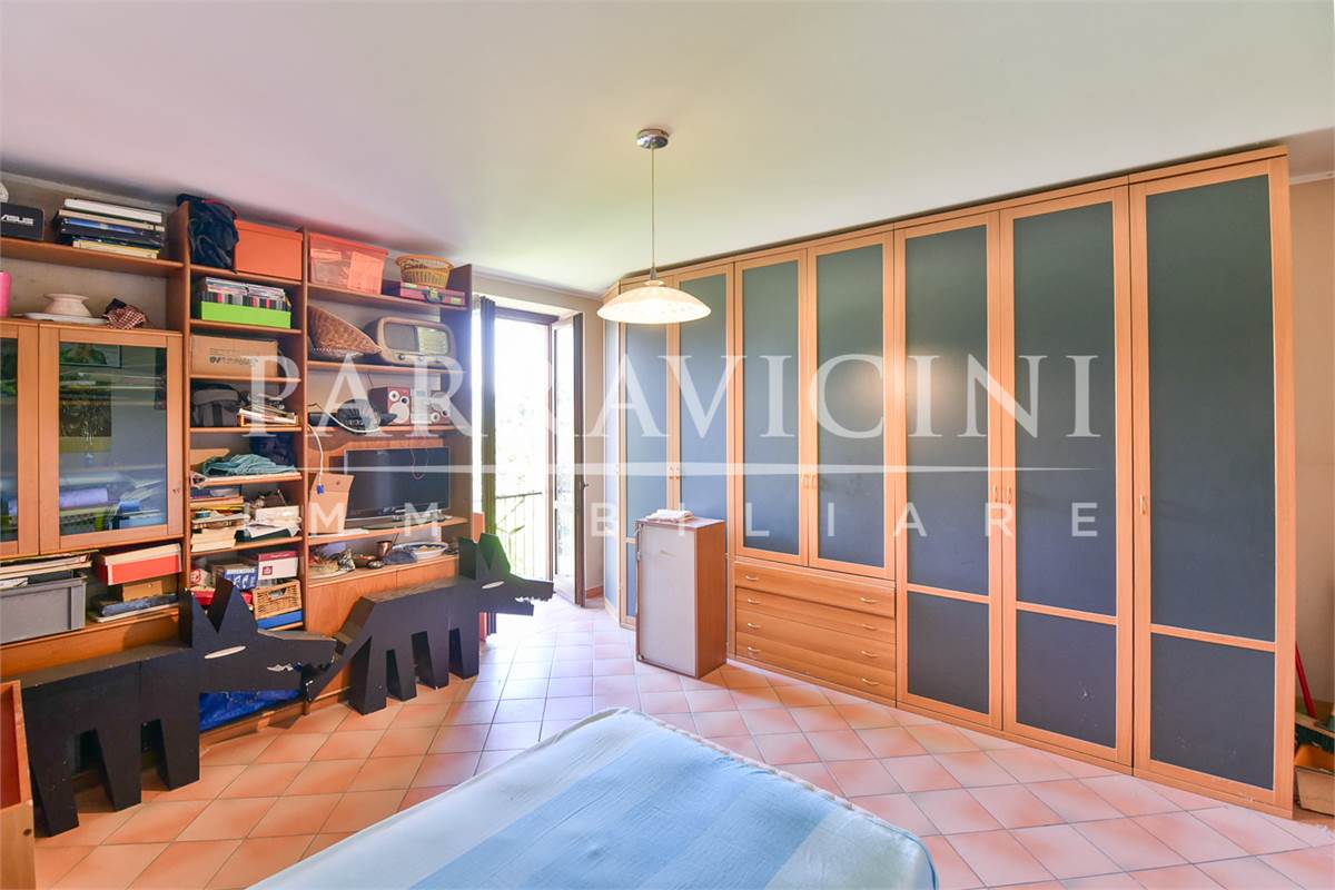 Ampio trilocale in corte con balcone senza spese