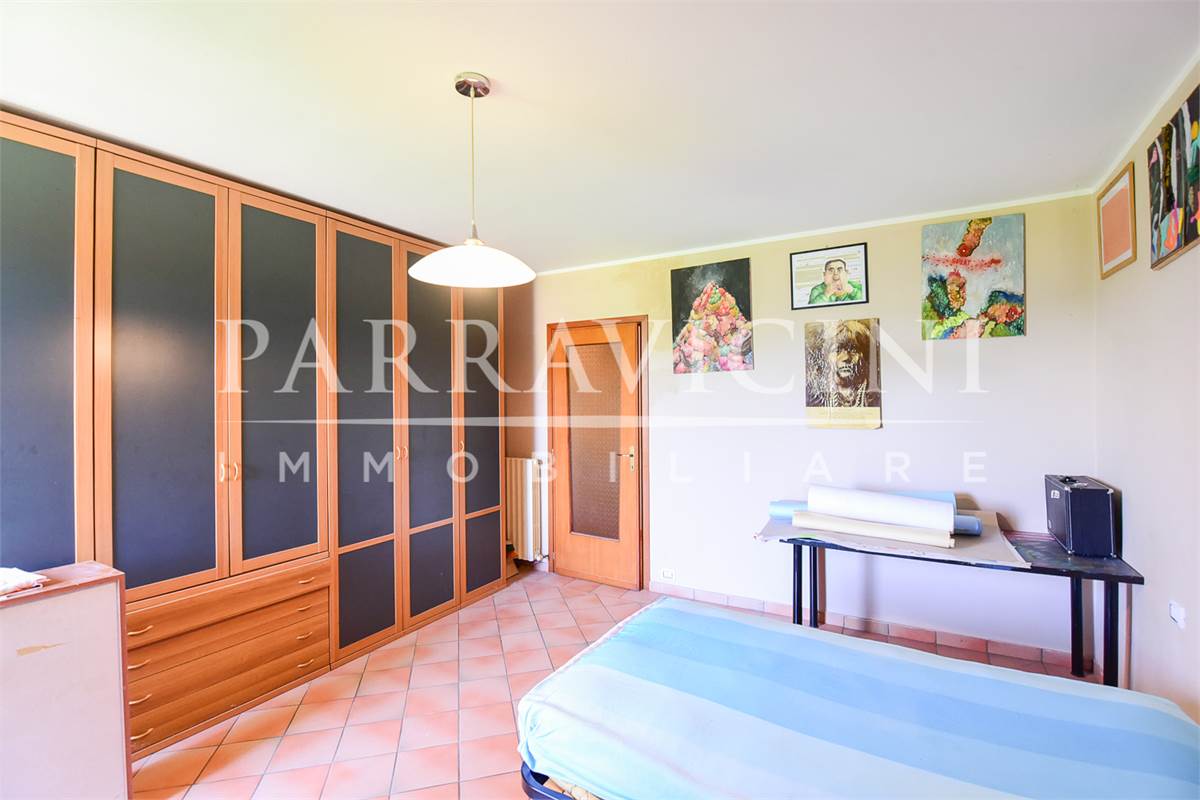 Ampio trilocale in corte con balcone senza spese