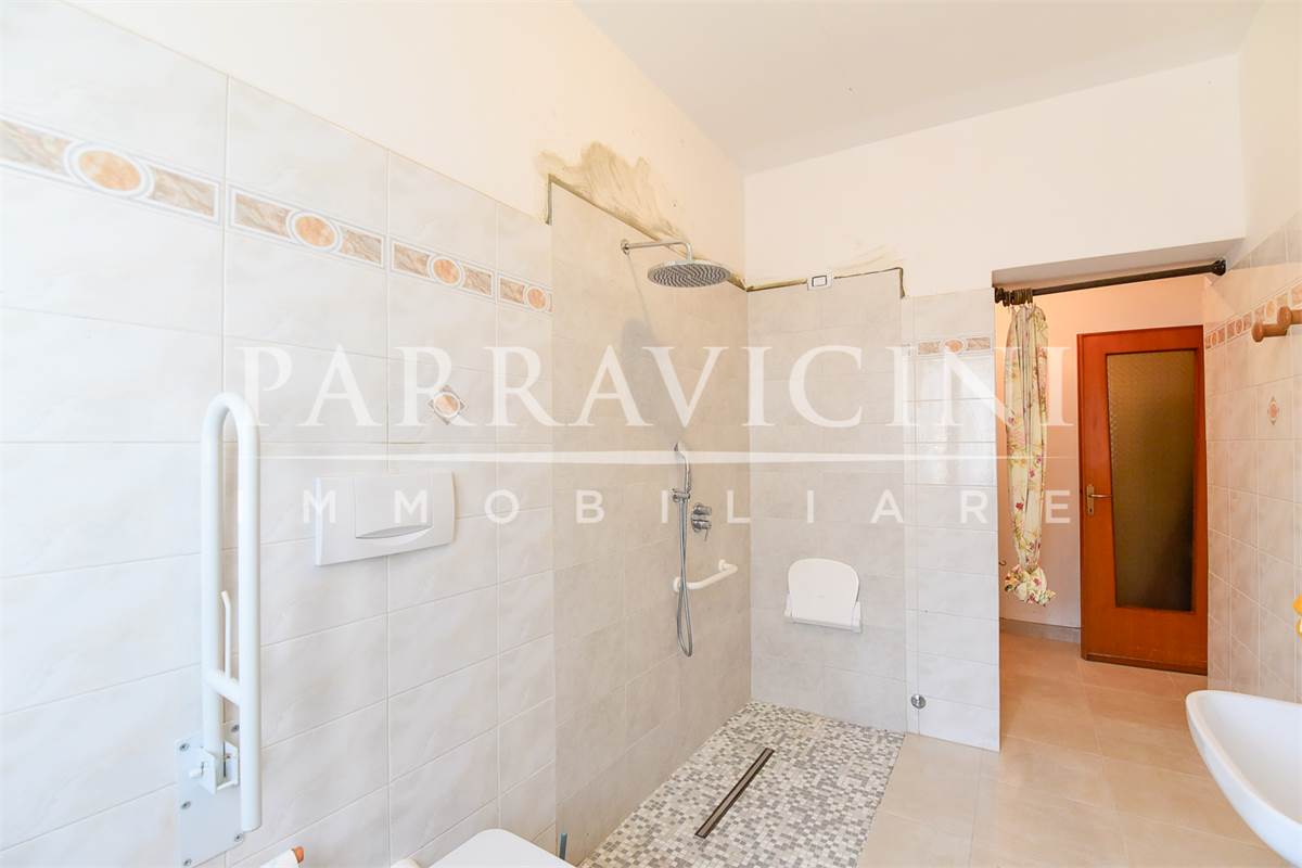 Ampio trilocale in corte con balcone senza spese