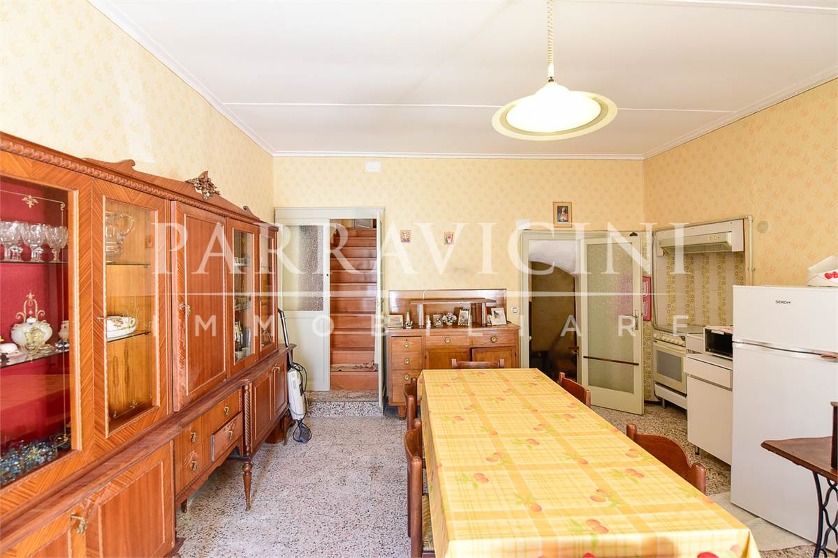 porzione di casa su 2 livelli senza spese