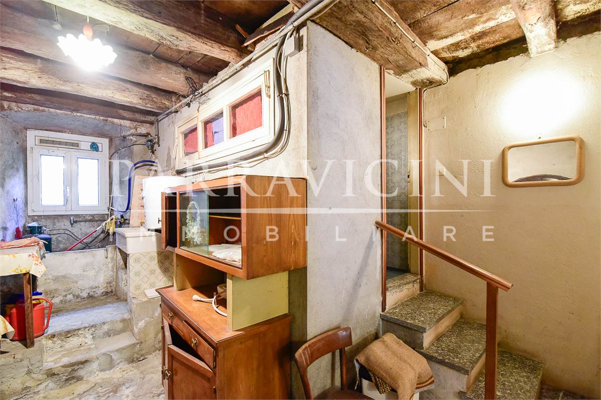 porzione di casa su 2 livelli senza spese