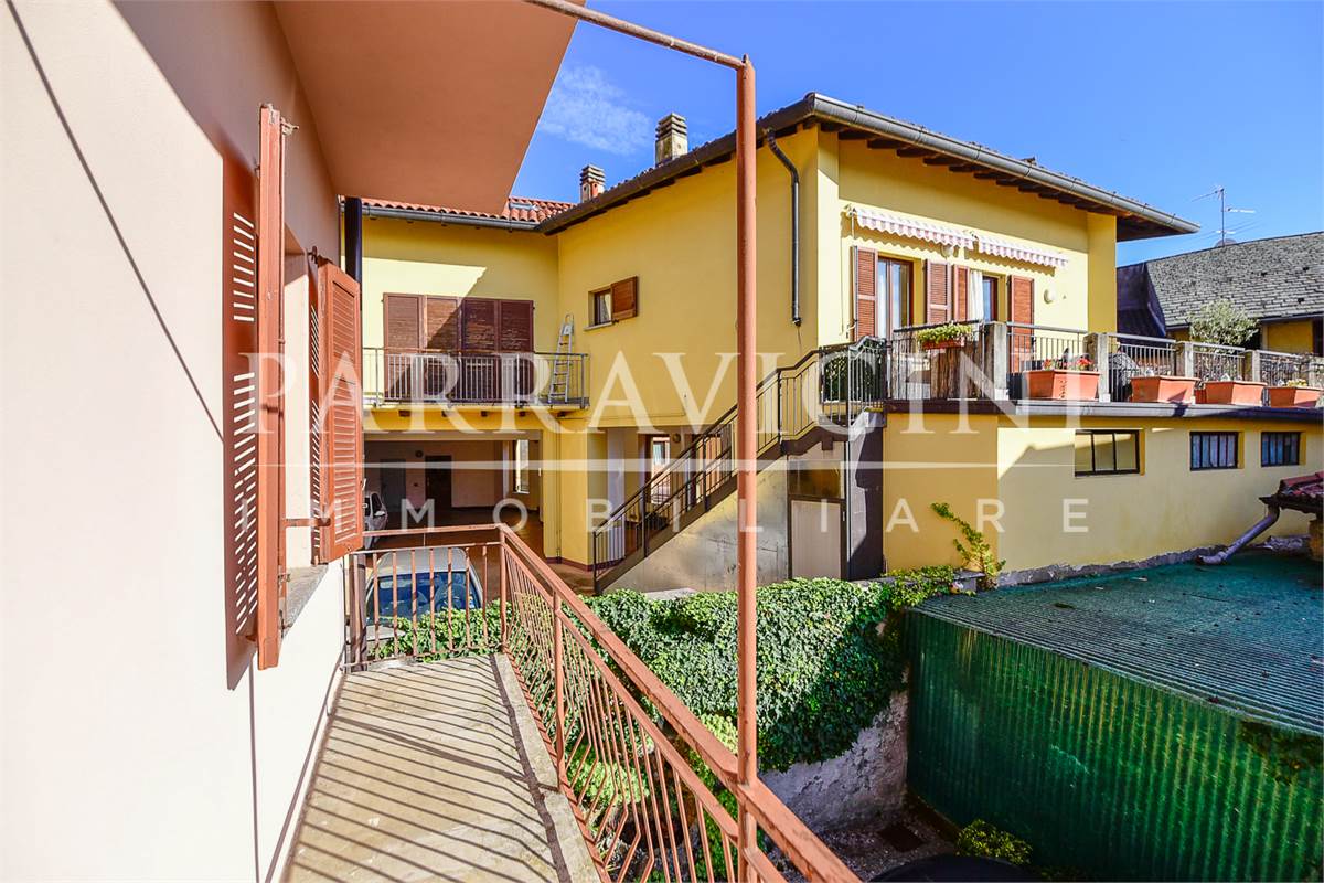 porzione di casa su 2 livelli senza spese