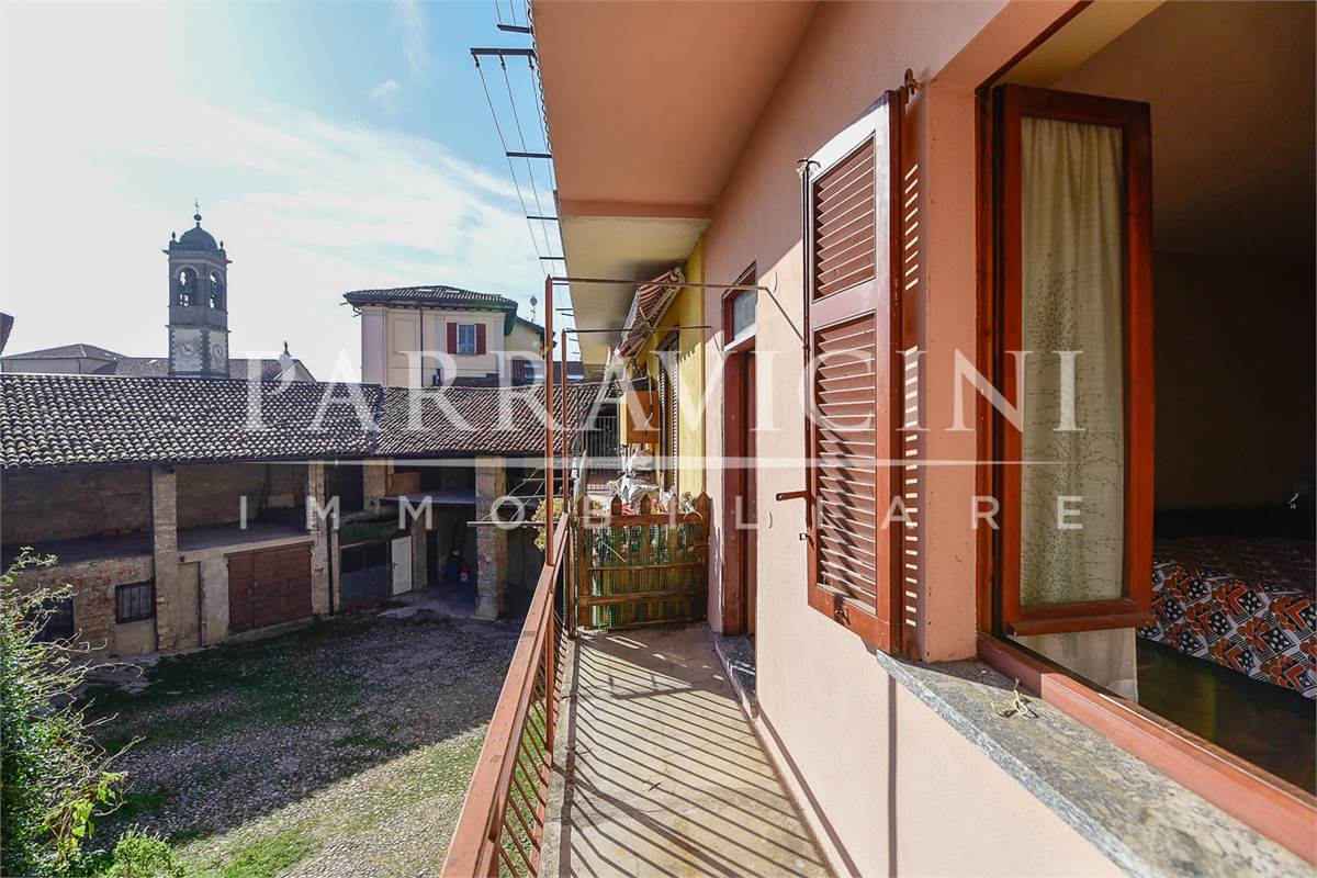 porzione di casa su 2 livelli senza spese