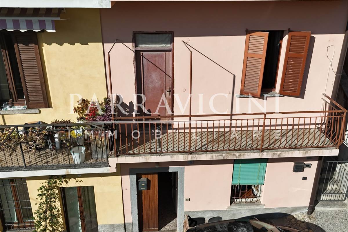 porzione di casa su 2 livelli senza spese