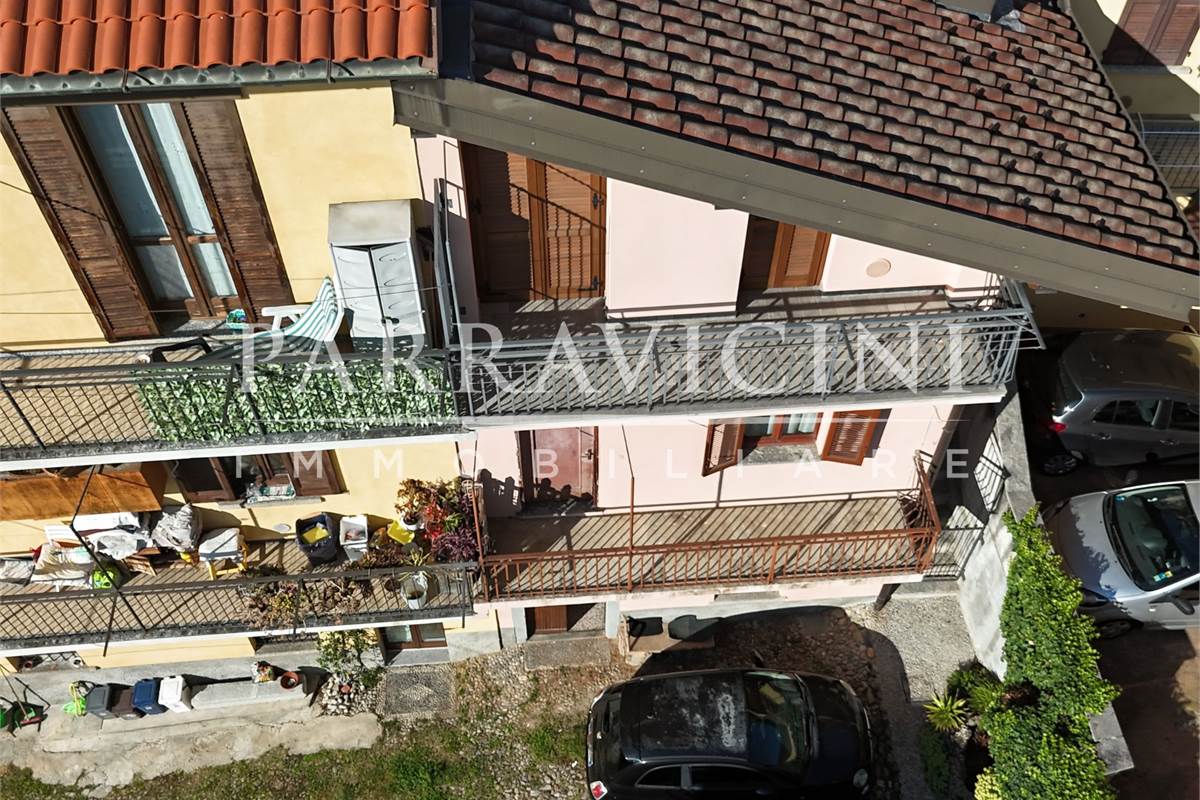 porzione di casa su 2 livelli senza spese