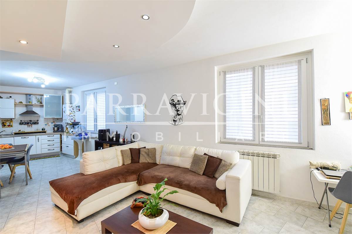 porzione di casa con ingresso indipendente 