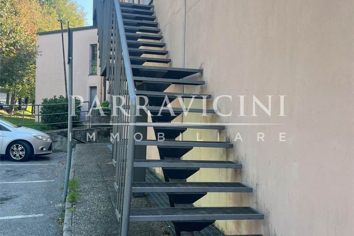 Ampio loft indipendente con terrazzo coperto