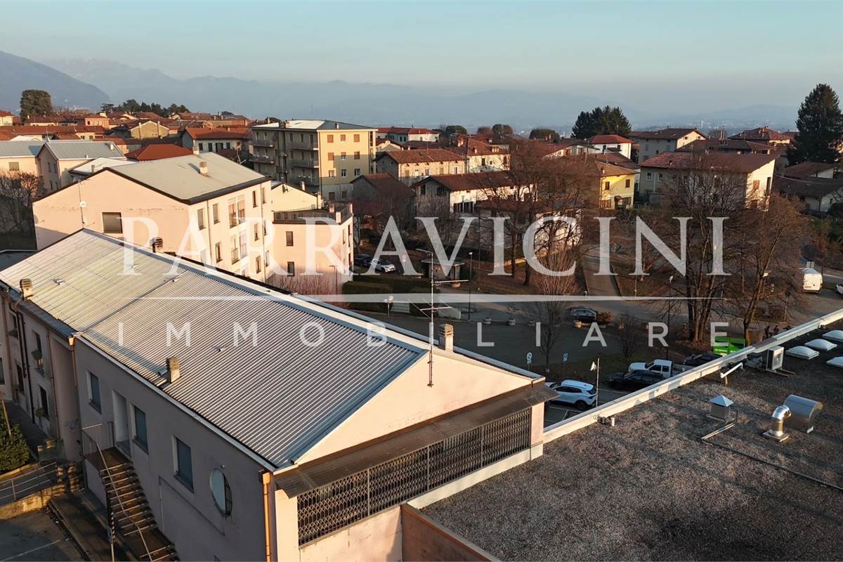 Ampio loft indipendente con terrazzo coperto