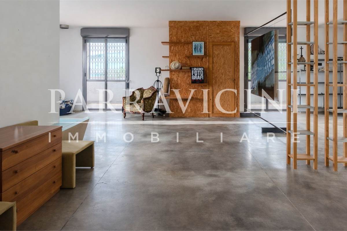 Ampio loft indipendente con terrazzo coperto
