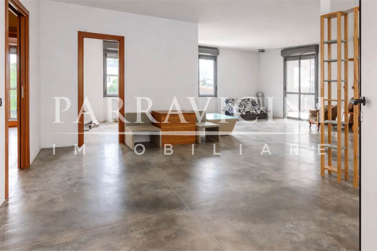 Ampio loft indipendente con terrazzo coperto