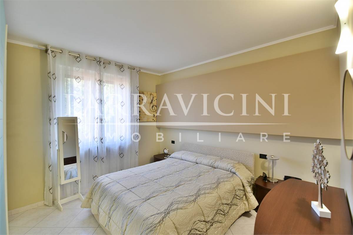 Curato trilocale con cucina abitabile balconi e box