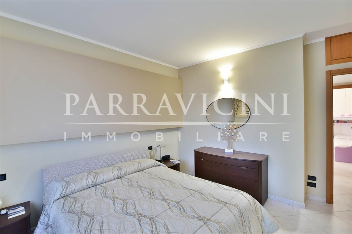 Curato trilocale con cucina abitabile balconi e box