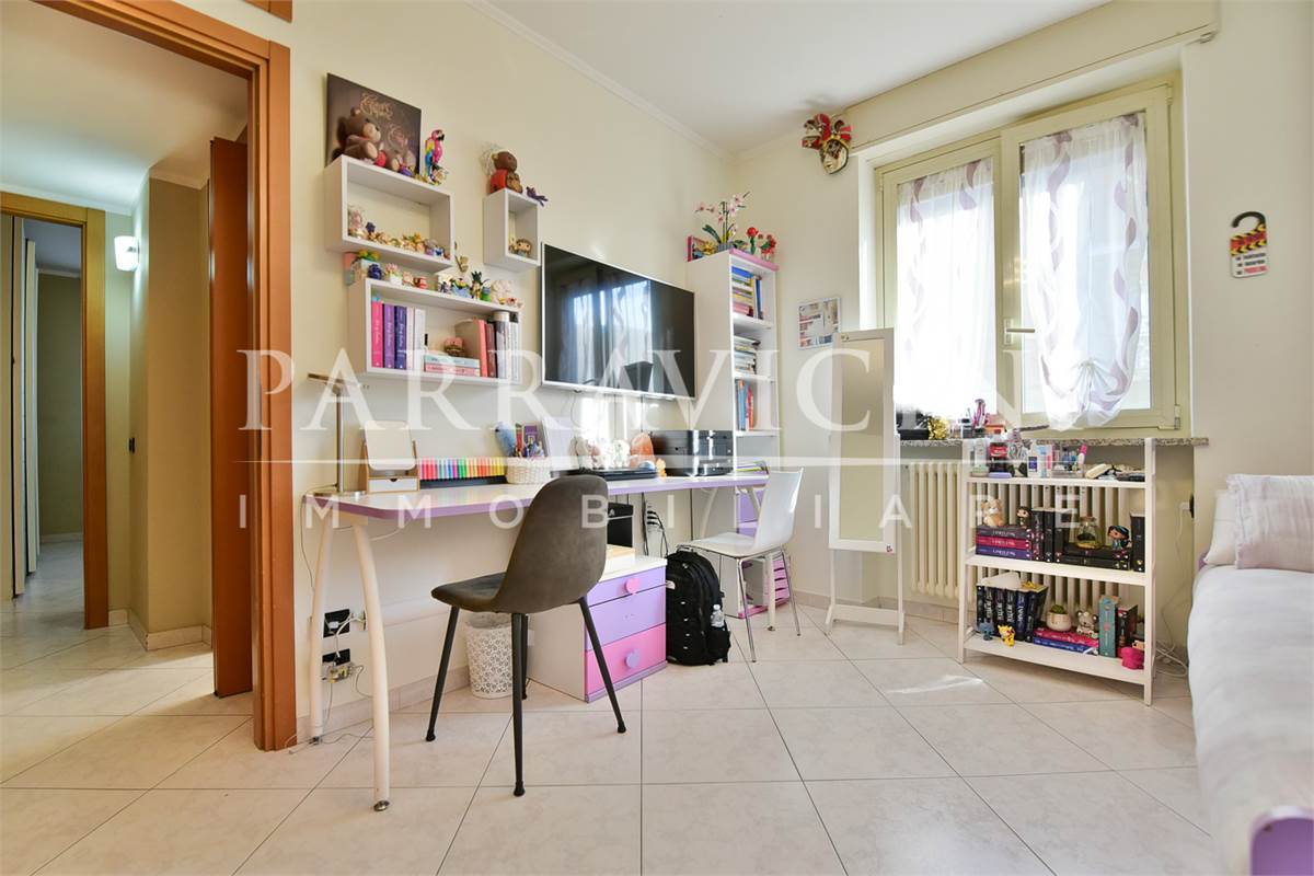 Curato trilocale con cucina abitabile balconi e box