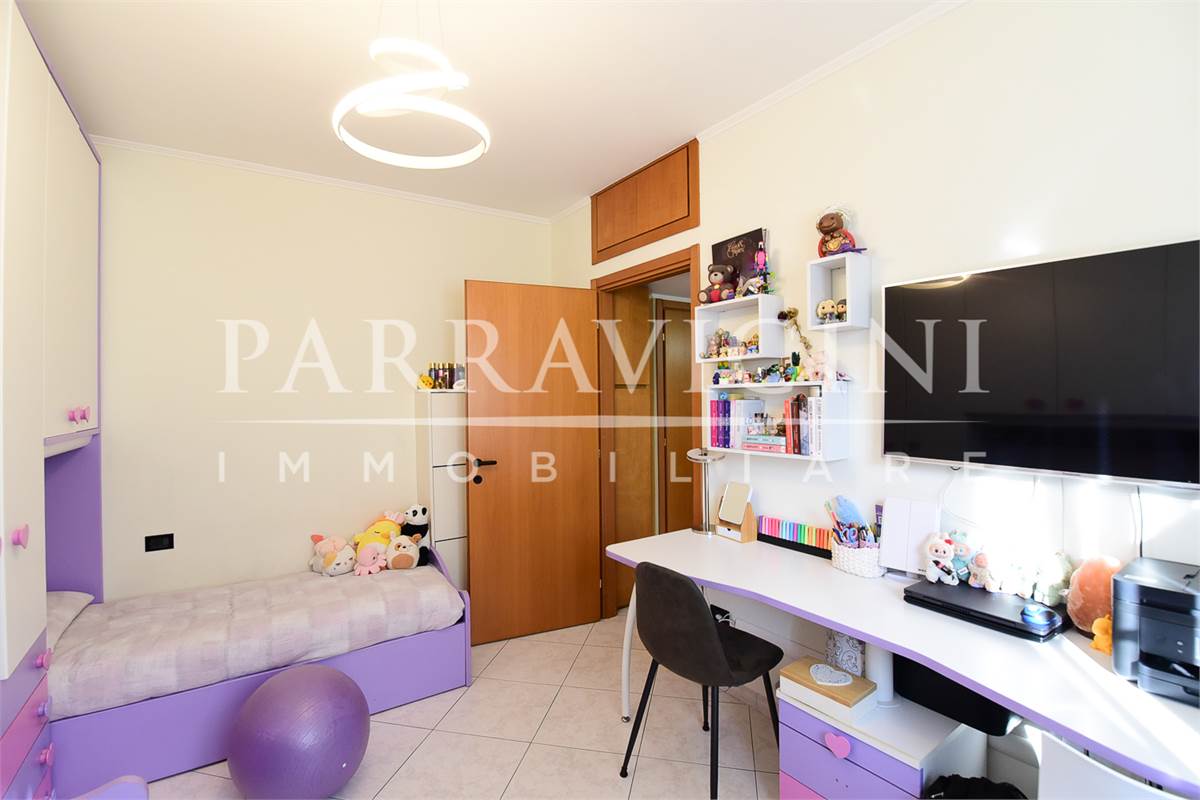 Curato trilocale con cucina abitabile balconi e box