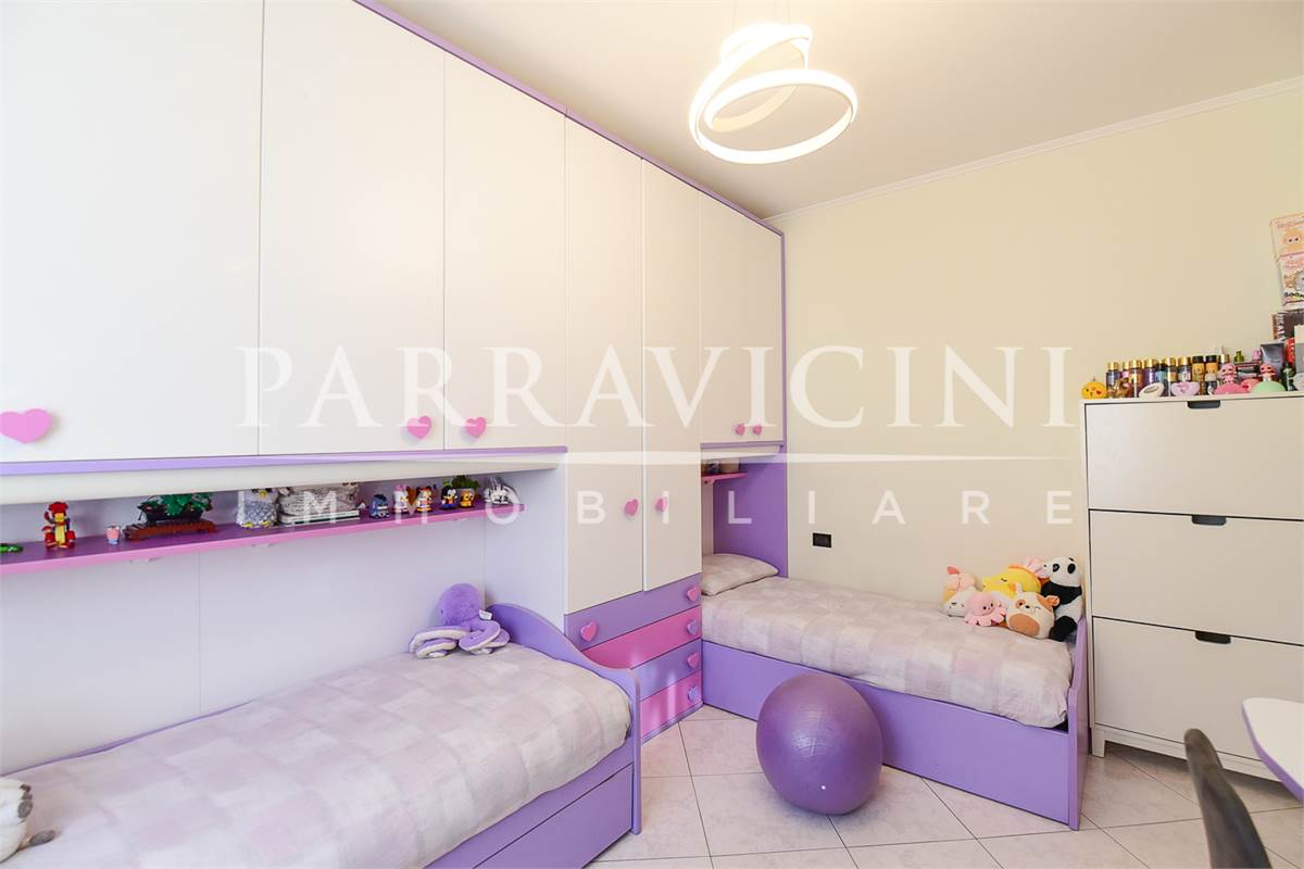 Curato trilocale con cucina abitabile balconi e box