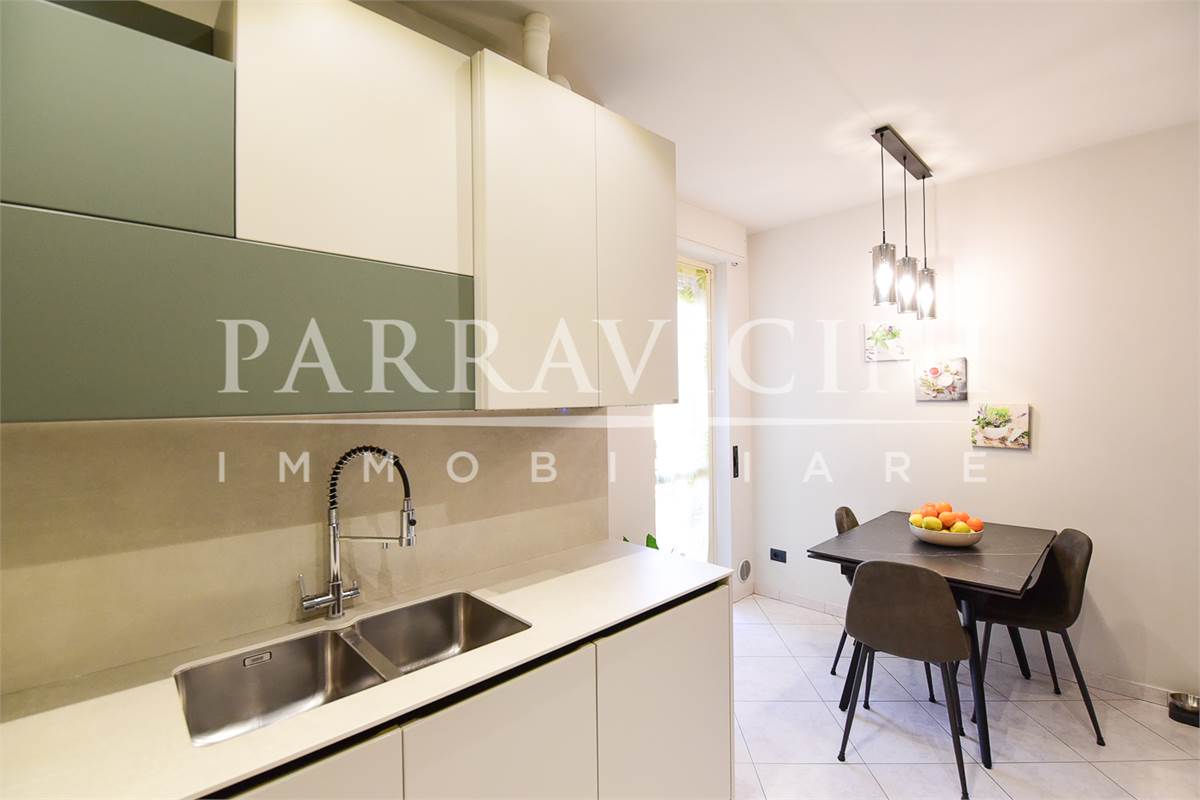 Curato trilocale con cucina abitabile balconi e box