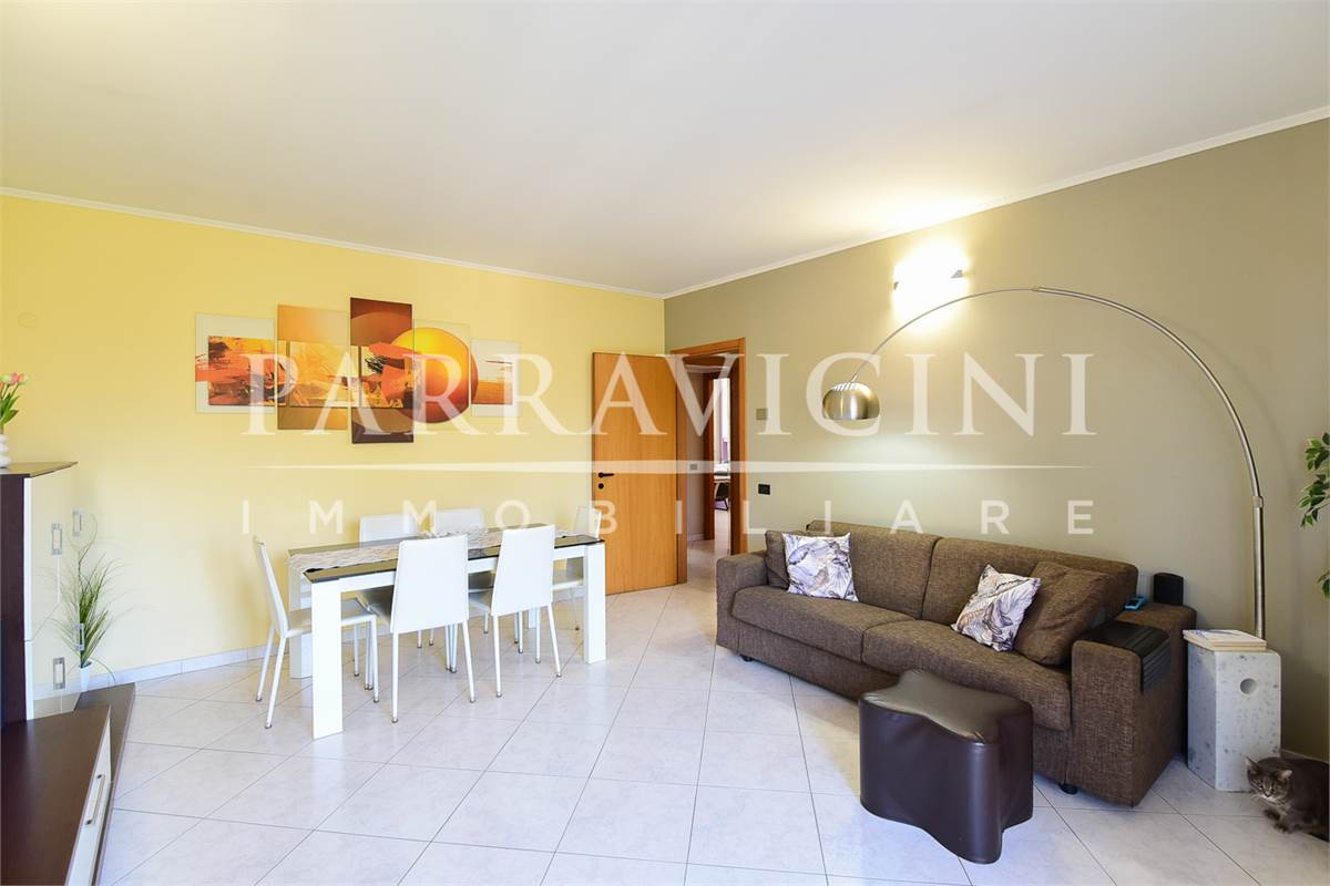 Curato trilocale con cucina abitabile balconi e box