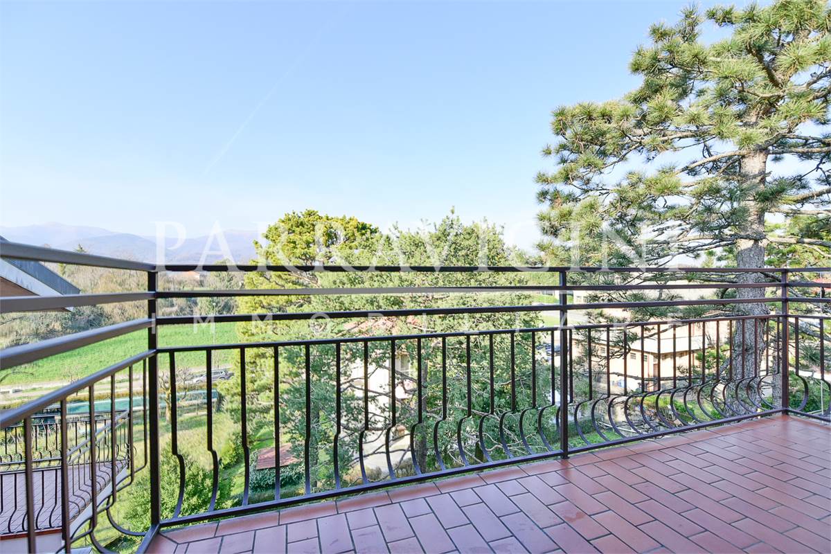 Curato trilocale con cucina abitabile balconi e box