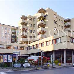 Ampio trilocale doppi servizi con terazzo box e cantina