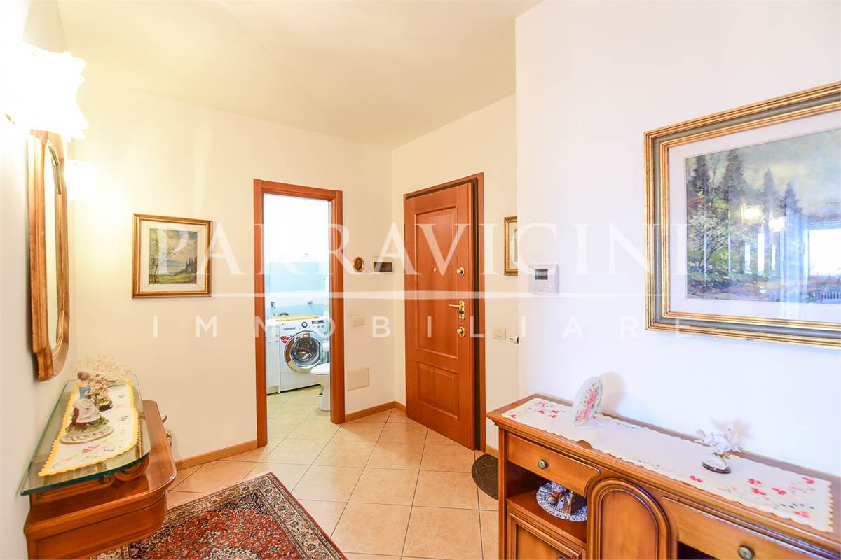 Ampio trilocale doppi servizi con terazzo box e cantina