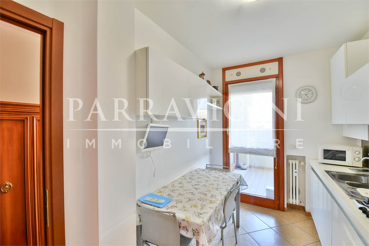 Ampio trilocale doppi servizi con terazzo box e cantina