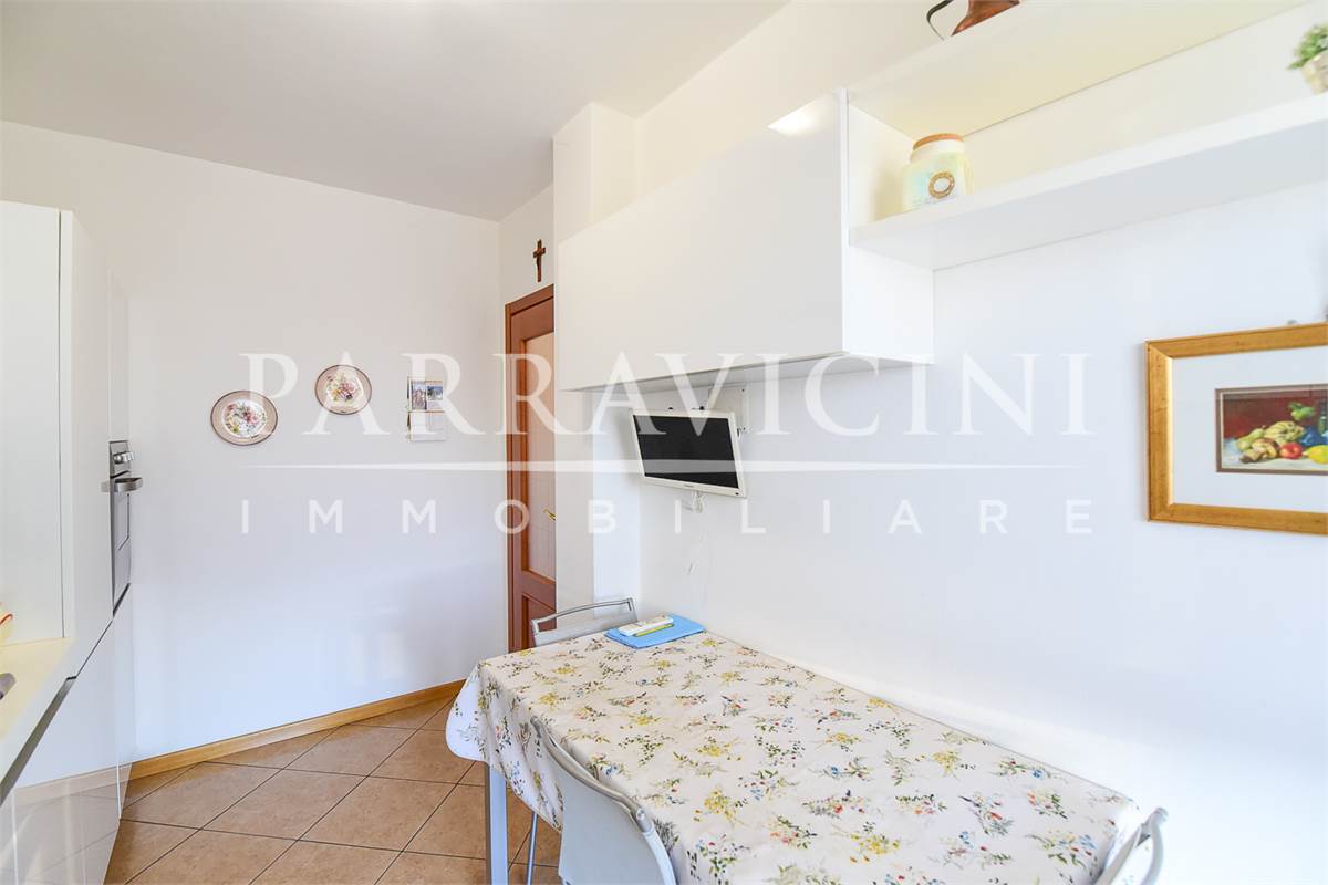 Ampio trilocale doppi servizi con terazzo box e cantina