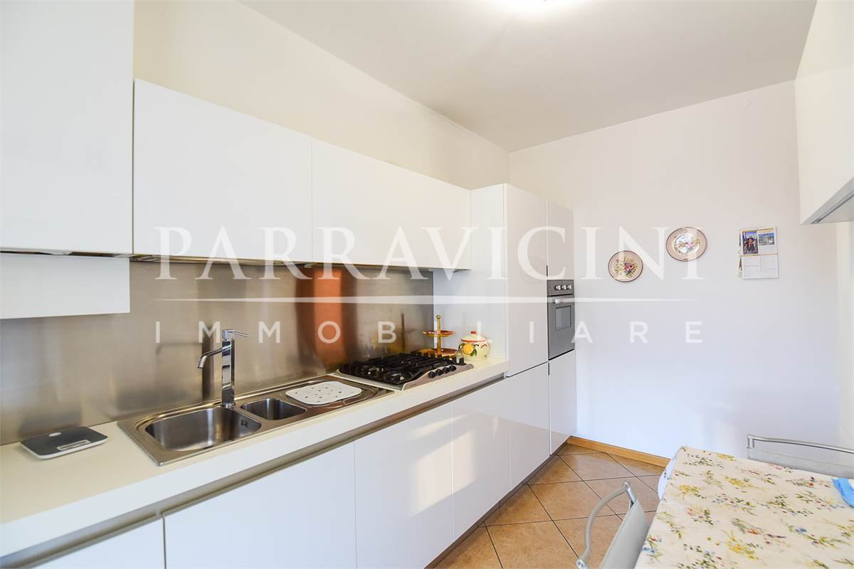 Ampio trilocale doppi servizi con terazzo box e cantina