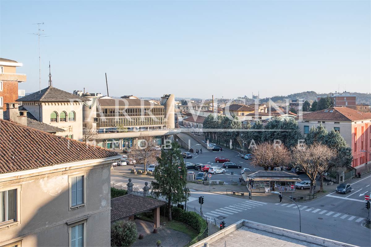 Ampio trilocale doppi servizi con terazzo box e cantina