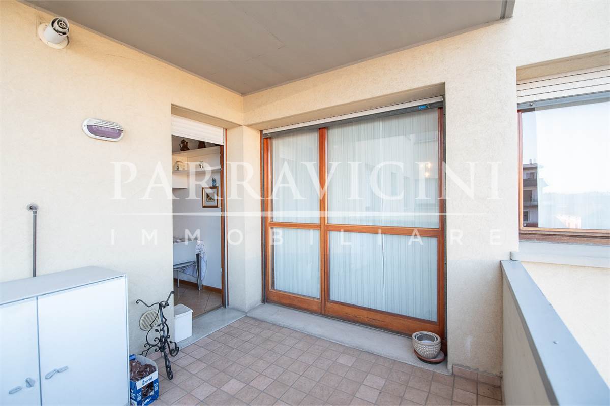 Ampio trilocale doppi servizi con terazzo box e cantina