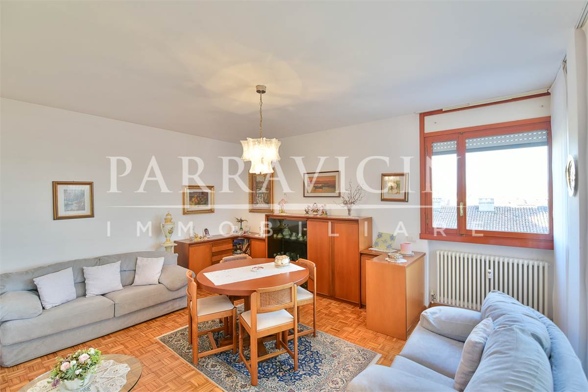 Ampio trilocale doppi servizi con terazzo box e cantina