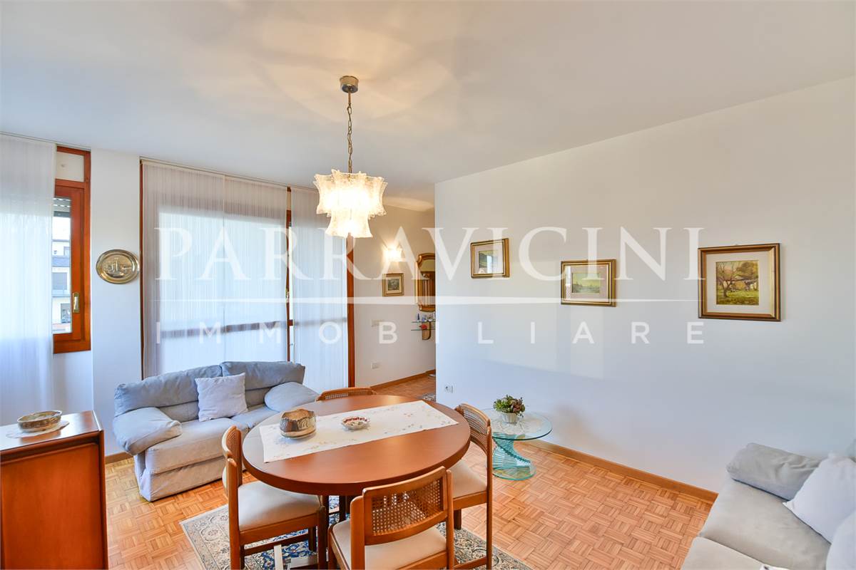 Ampio trilocale doppi servizi con terazzo box e cantina