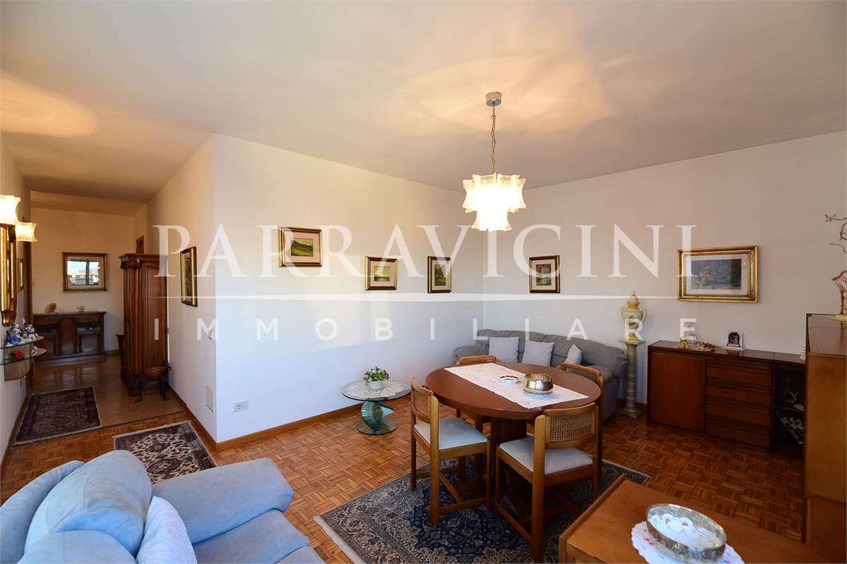 Ampio trilocale doppi servizi con terazzo box e cantina