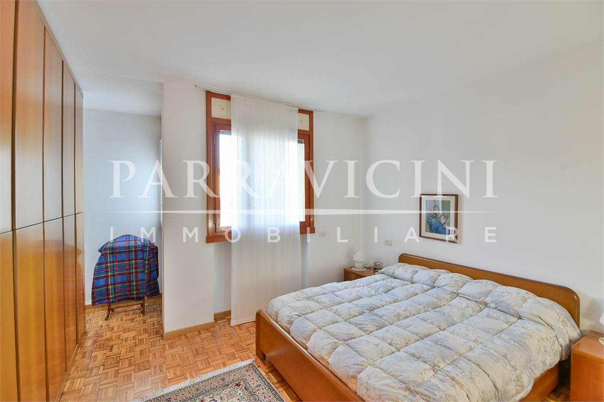 Ampio trilocale doppi servizi con terazzo box e cantina