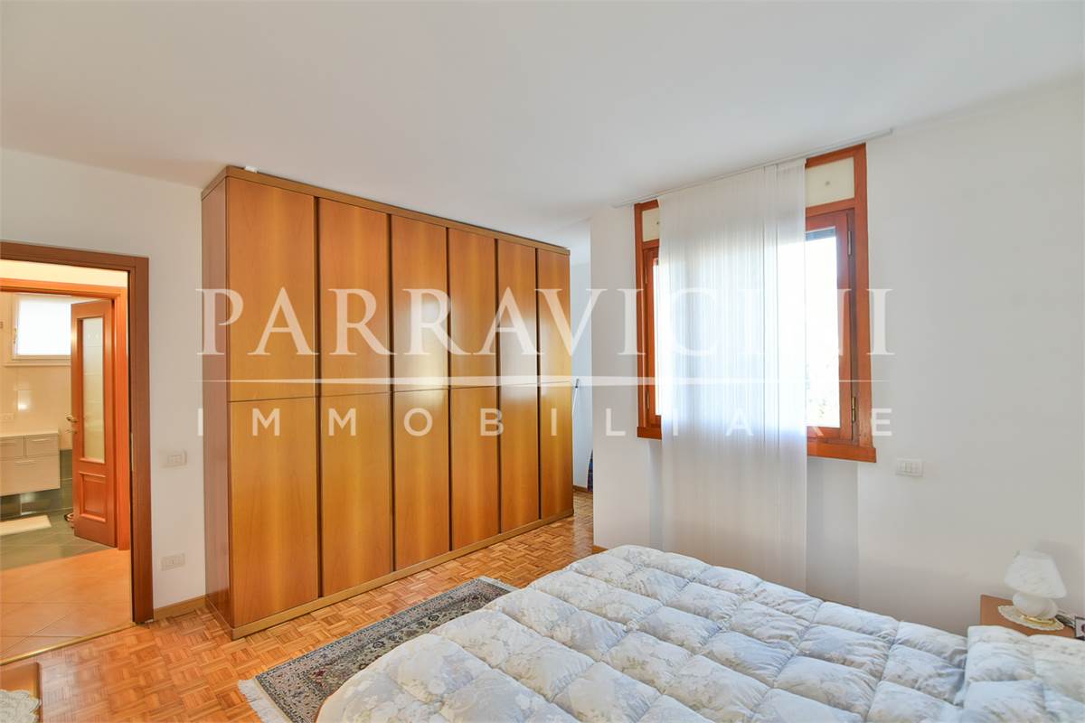 Ampio trilocale doppi servizi con terazzo box e cantina