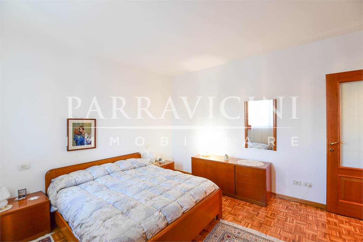 Ampio trilocale doppi servizi con terazzo box e cantina