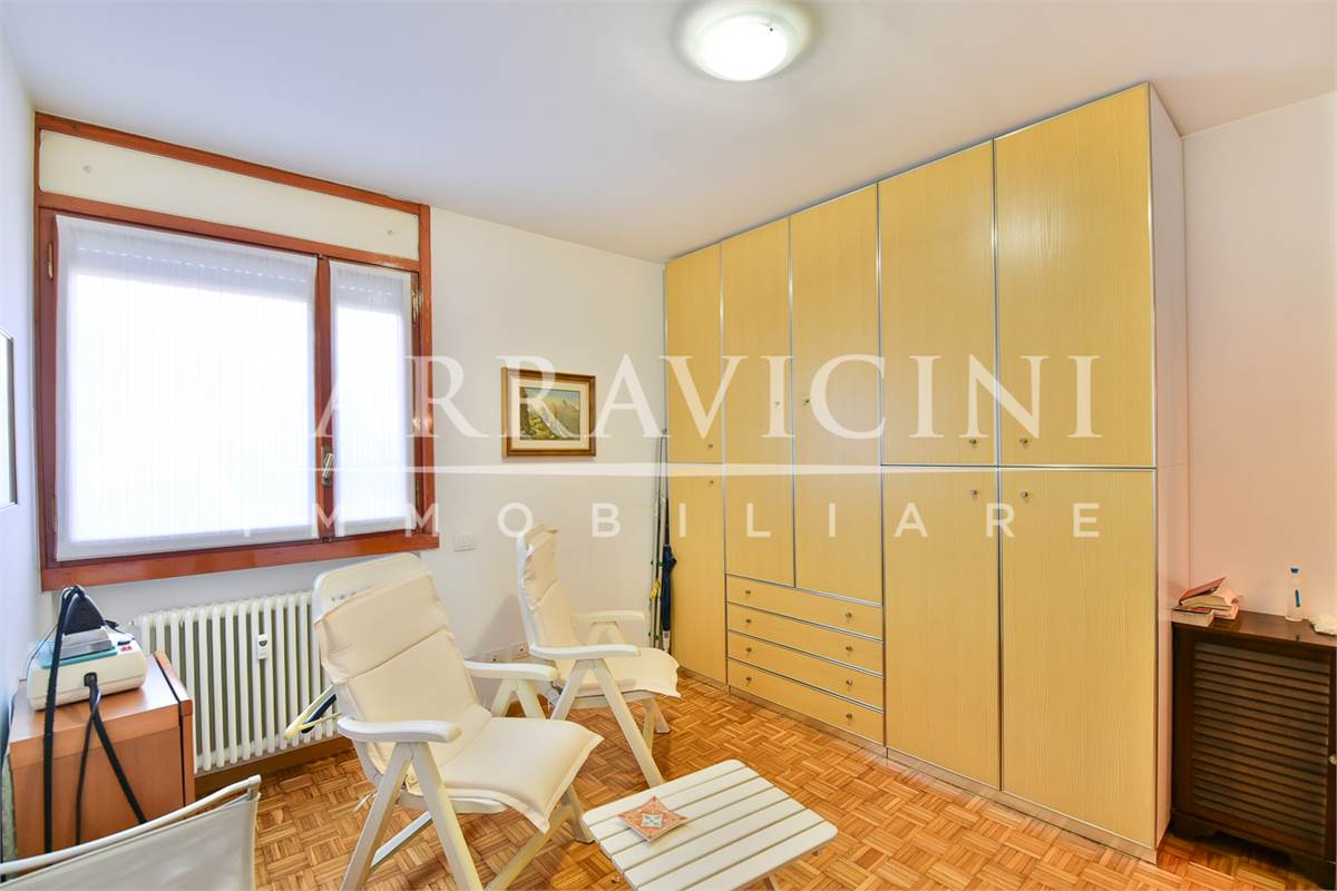 Ampio trilocale doppi servizi con terazzo box e cantina