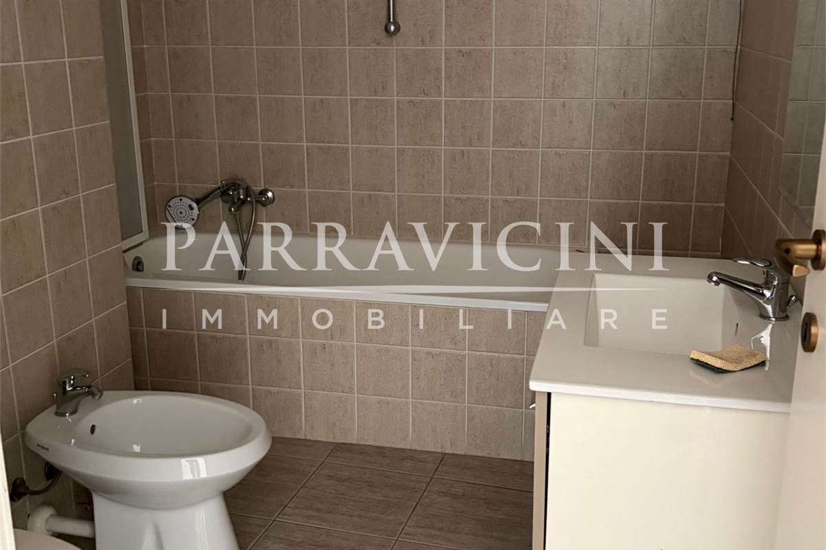 centralissimo trilocale doppi servizi con box