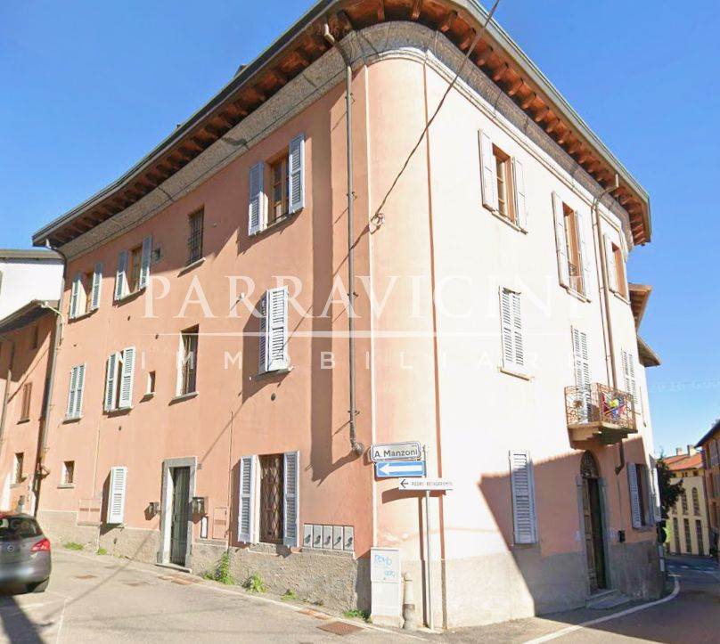 centralissimo trilocale doppi servizi con box