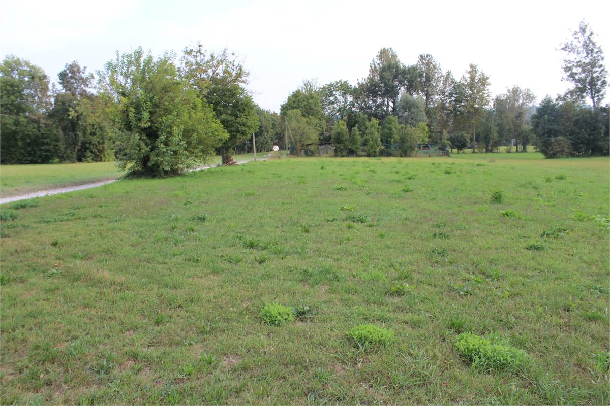 Terreno Agricolo In Vendita a Erba