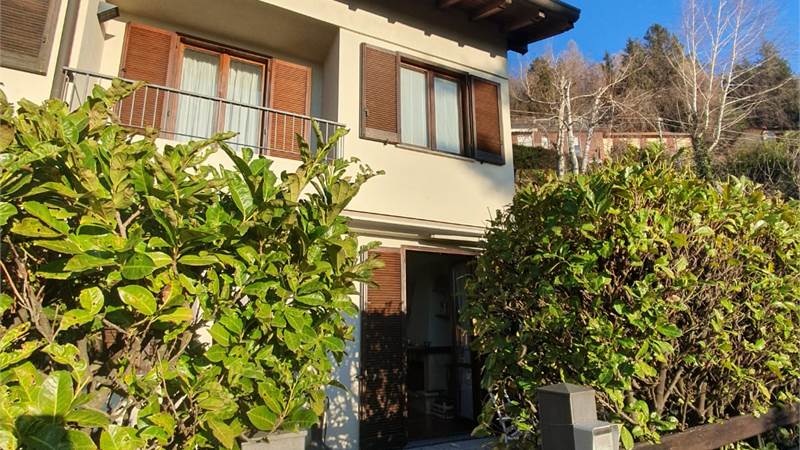 Brunate: panoramica villa a schiera di testa