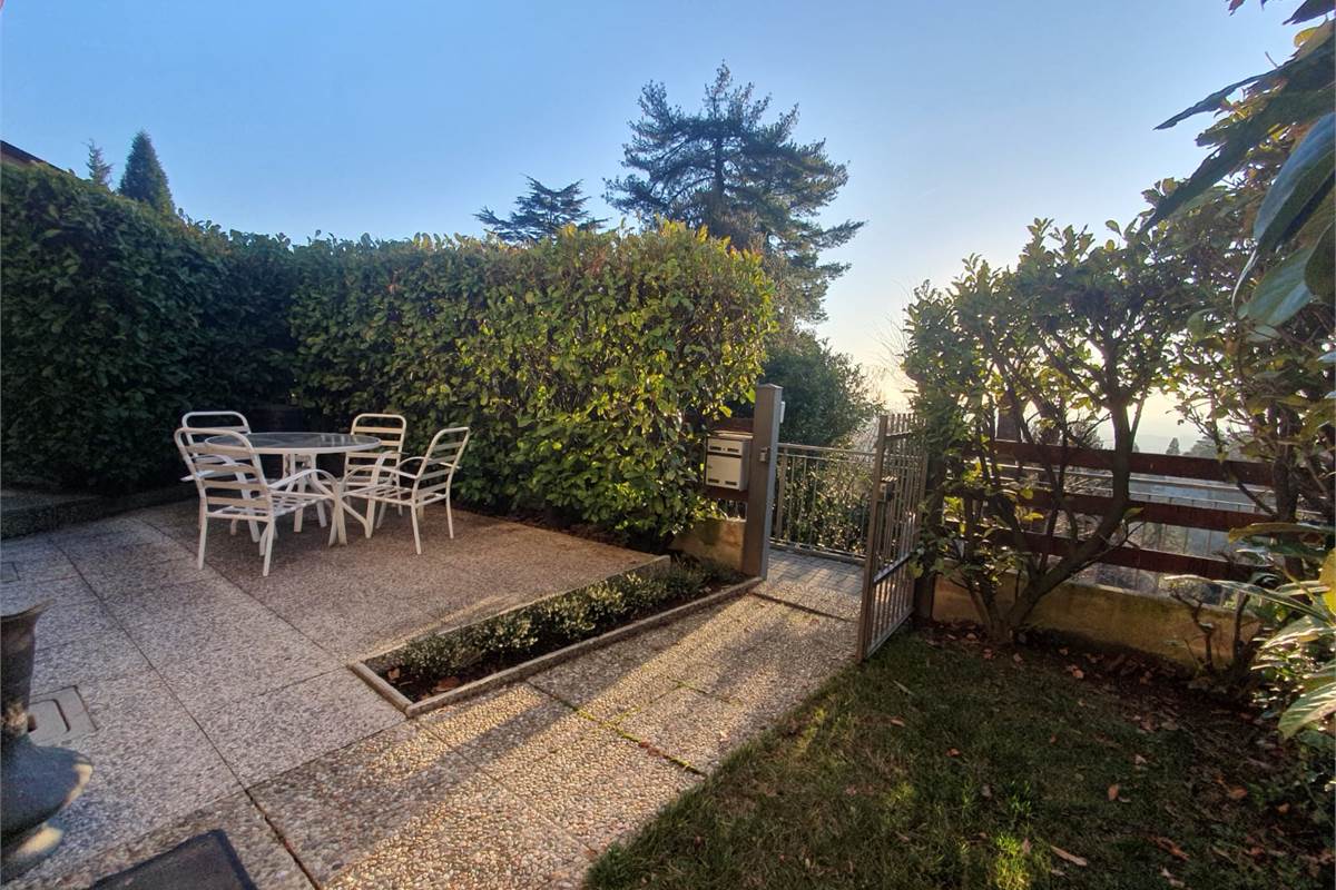 Brunate: panoramica villa a schiera di testa