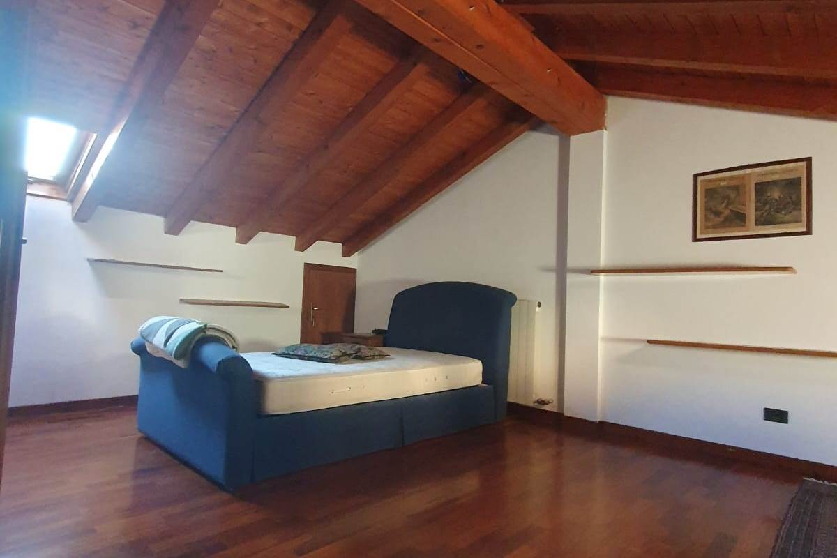 Brunate: panoramica villa a schiera di testa
