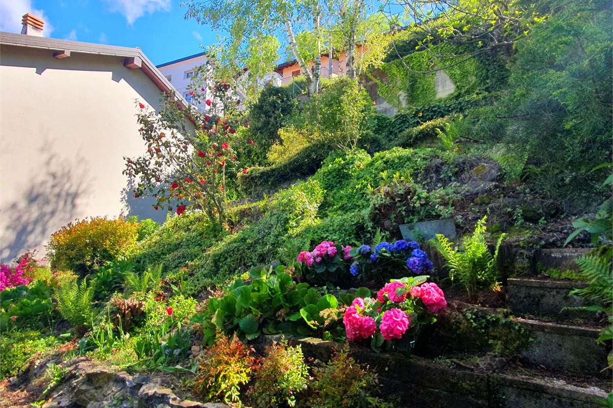 Brunate: panoramica villa a schiera di testa