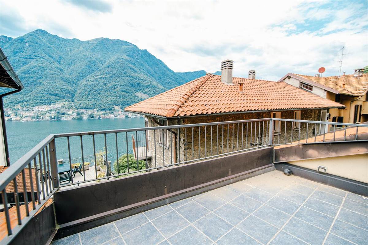 Pognana Lario: porzione di casa vista lago