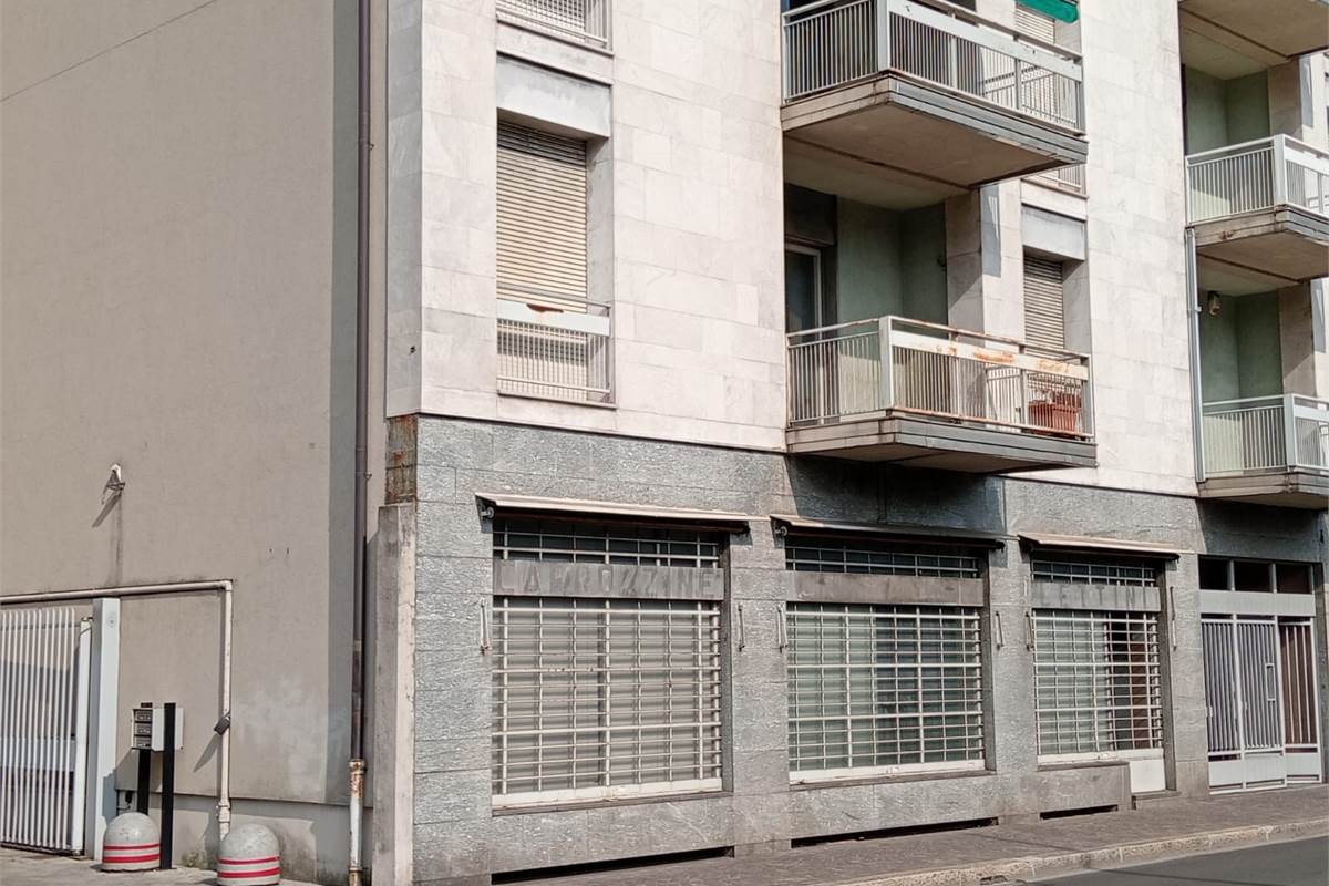 Como, negozio alta visibilità, vicinanze lago e mura. 